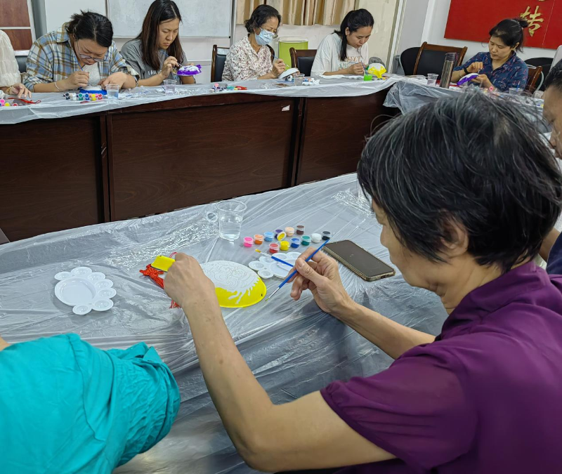 11月15日下午，由荔湾区文化馆主办，花地街道分馆承办的“百场美育 向美而行”——非遗马勺脸谱彩绘体验活动在花地街道文化站分站点举办，活动吸引了15名群众共同参与B.png