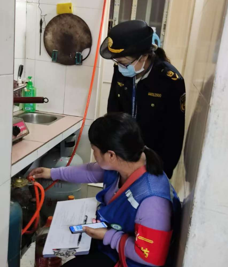 中南街：网格员积极开展消防安全宣传活动（组图4）.png