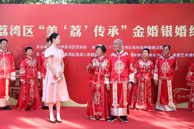 图：钻石婚夫妇分享婚姻经营之道.JPG