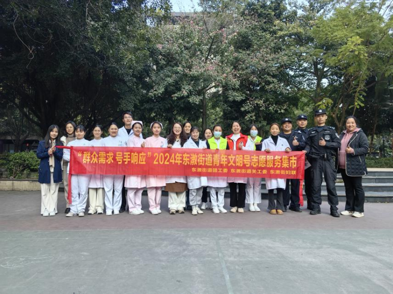 参加集市的志愿者合照留念.png