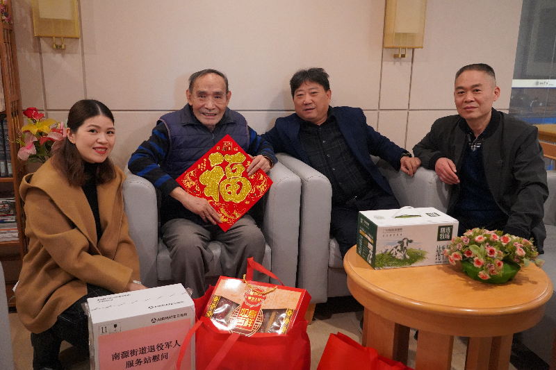 12.24陈广军副局长看望南源黄永基.jpg