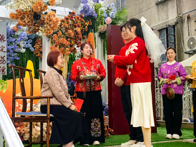 图：新人体验广府婚礼传统仪式.jpg