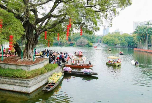 2025 Guangzhou Waterborne Flower Market opens at Liwan Lake