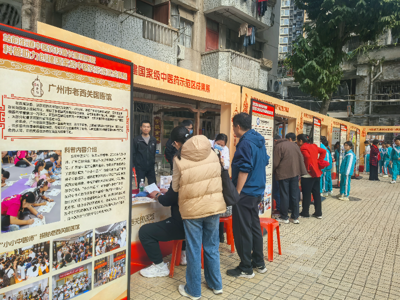 科普成果展吸引到居民和学生广泛参与.jpg