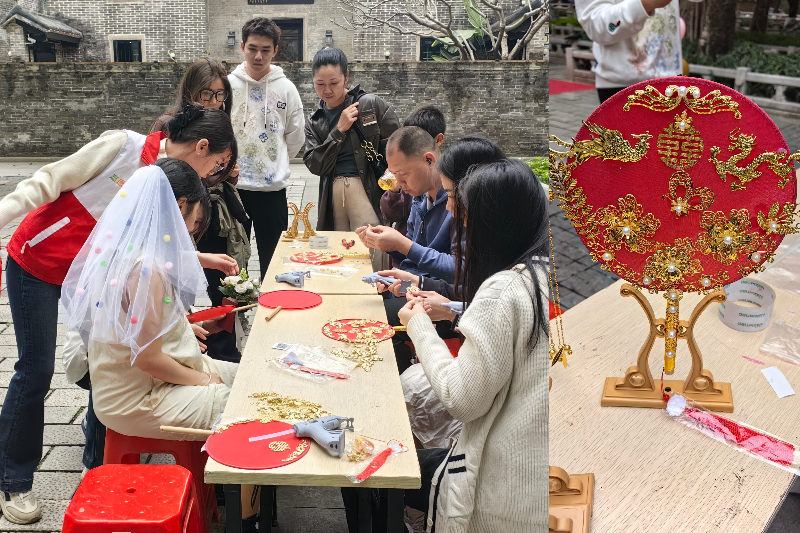（图：活动现场设置了婚扇制作摊位深受新人们喜爱。）.jpg