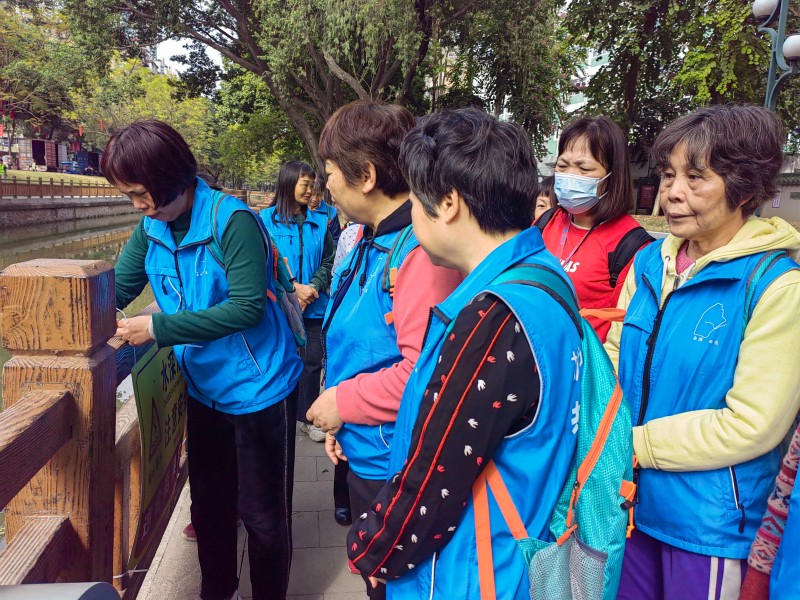 南源街道河涌保护志愿服务队巡河护河活动.jpg