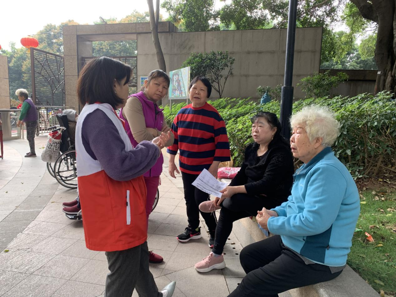 2月27日上午，花地街道恒荔湾畔社区践行“党建+民生”服务机制，社区公卫委依托“持之以恒 齐心协荔”社区党建品牌，开展“银龄安康老人意外保险”政策宣传活动B.png