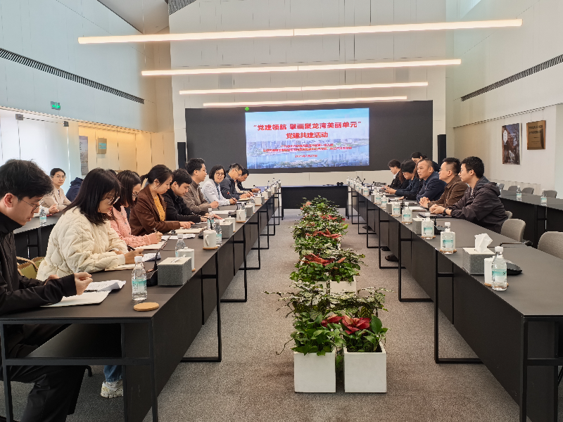 图：召开座谈会.jpg