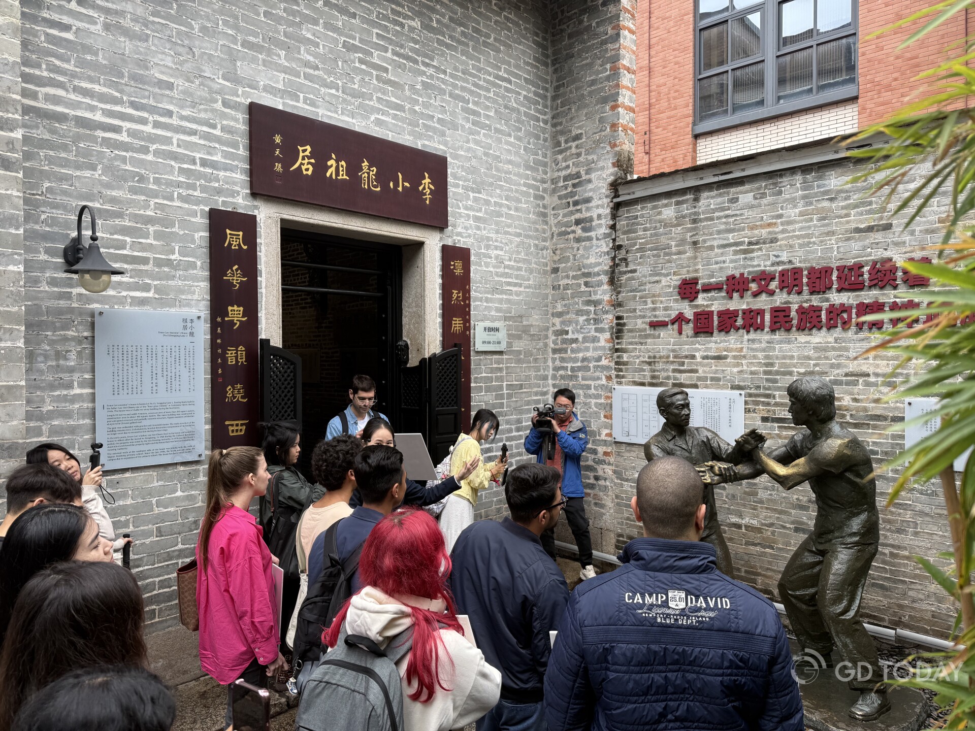 Expats explore Lingnan culture through special Cantonese Opera experience in Guangzhou