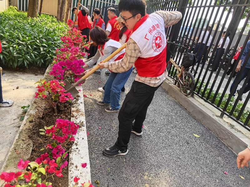 花地街道党工委联动辖区机团单位、重点企业党组织，组织党员、群众代表开展“党旗映绿荫”义务植树行动B.png