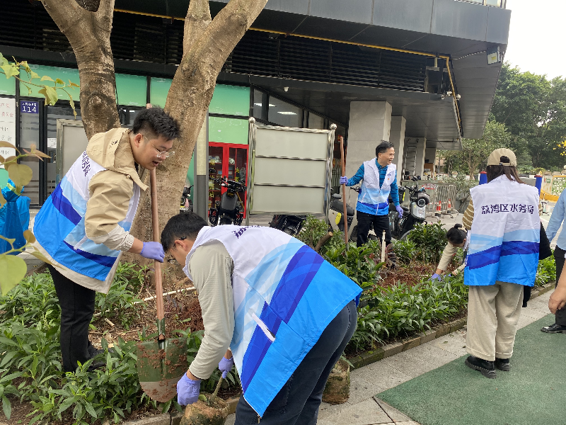 花地街道党工委联动辖区机团单位、重点企业党组织，组织党员、群众代表开展“党旗映绿荫”义务植树行动F.png
