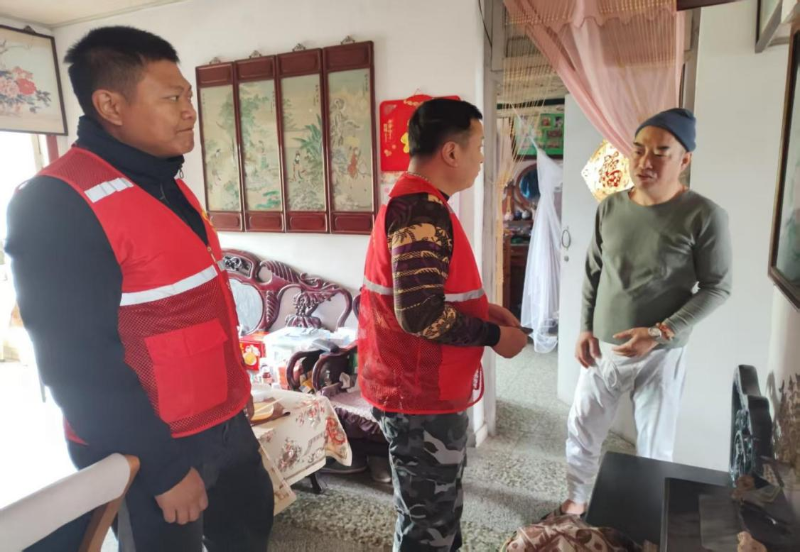 近日，花地街道退役军人服务站组织红棉老兵志愿者进行走访活动，分别给现役军人家庭和抗美援朝老兵送去关怀与温暖B.png