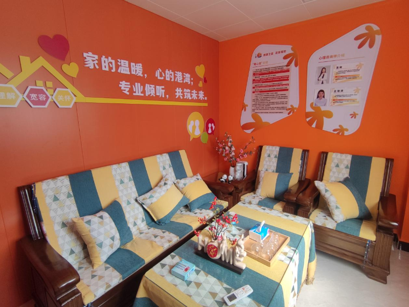 近日，花地街道积极推进图书馆总分馆制，对中市社区图书角进行了全面升级，通过改善阅读环境、提升服务质量，打通公共文化服务“最后一公里”E.png