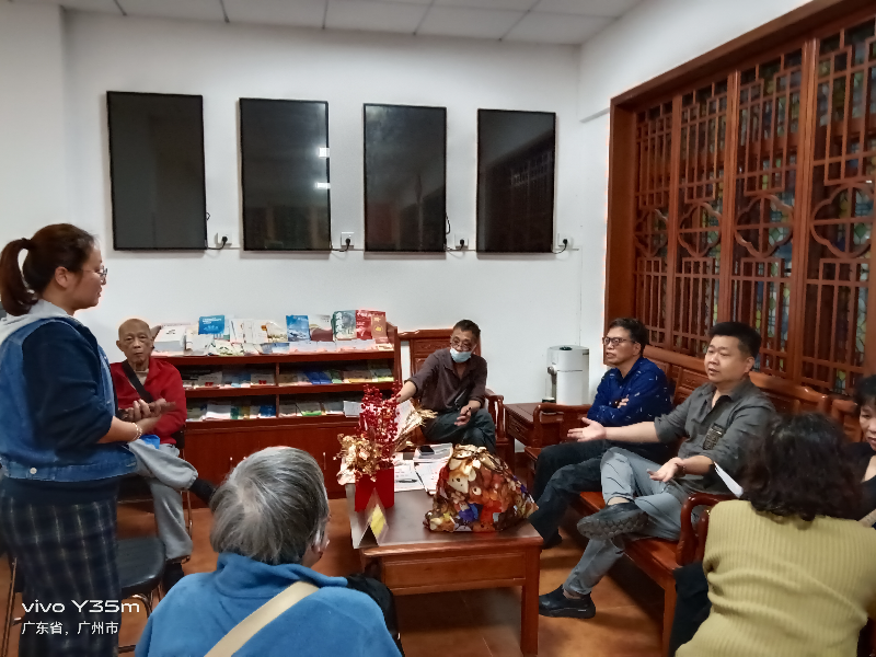 大楼相关住户在居委会协调现场.jpg
