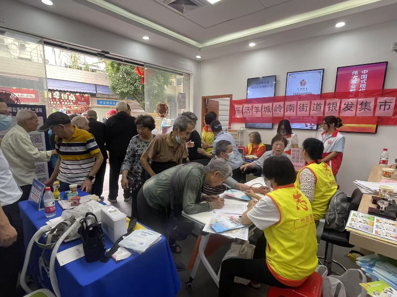 图二：义诊活动现场.jpg