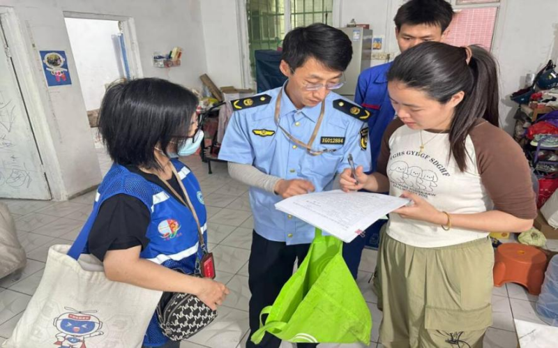 中南街：织密安全防护网，多轮夜间行动守护万家平安（组图2）.png