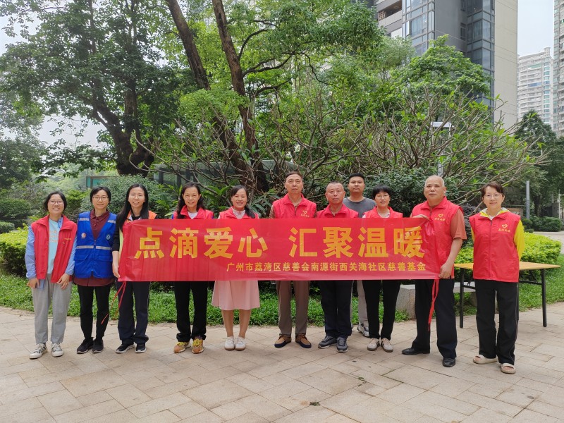 图：工作人员、党员志愿者合影.jpg