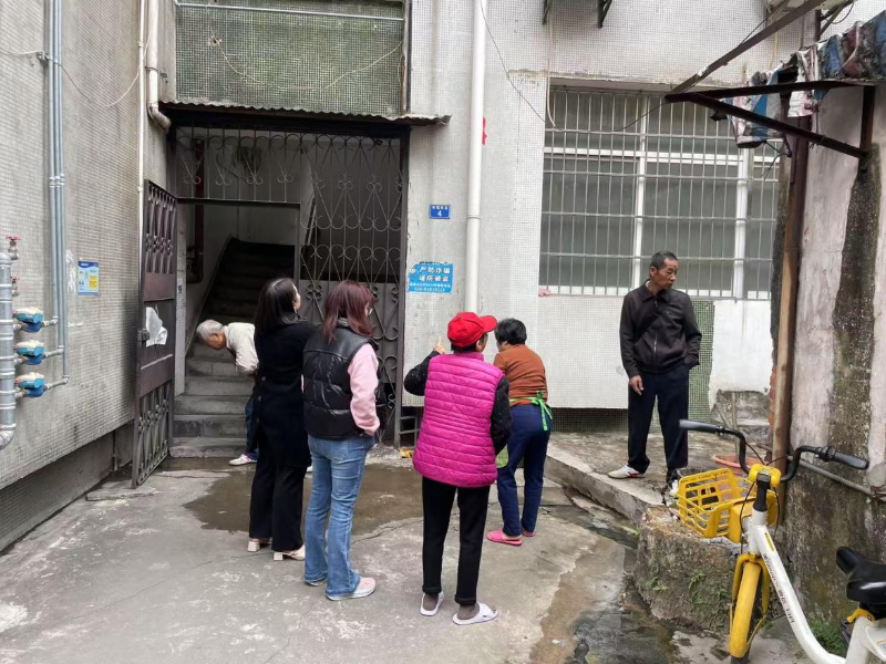 多次走访幸福南直大楼现场听取居民意见.png