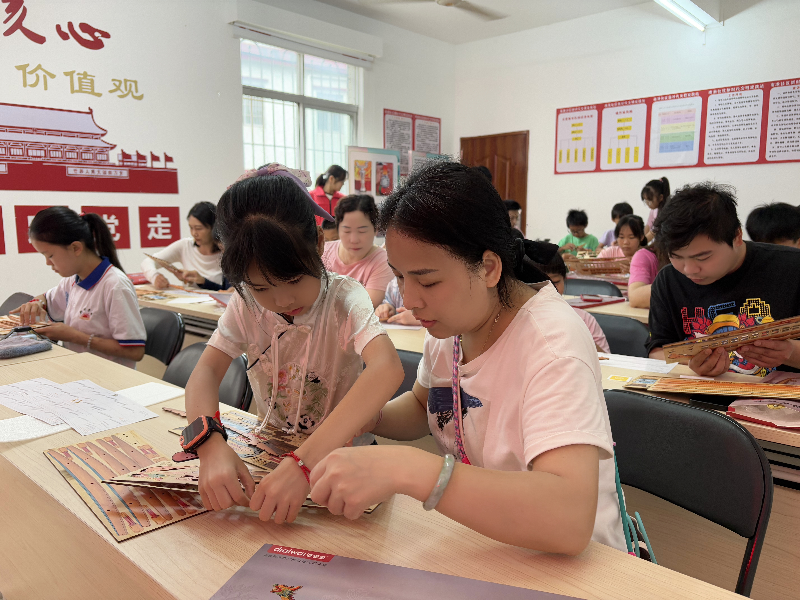 东沙街：南漖社区开展龙舟文化传承活动2.png