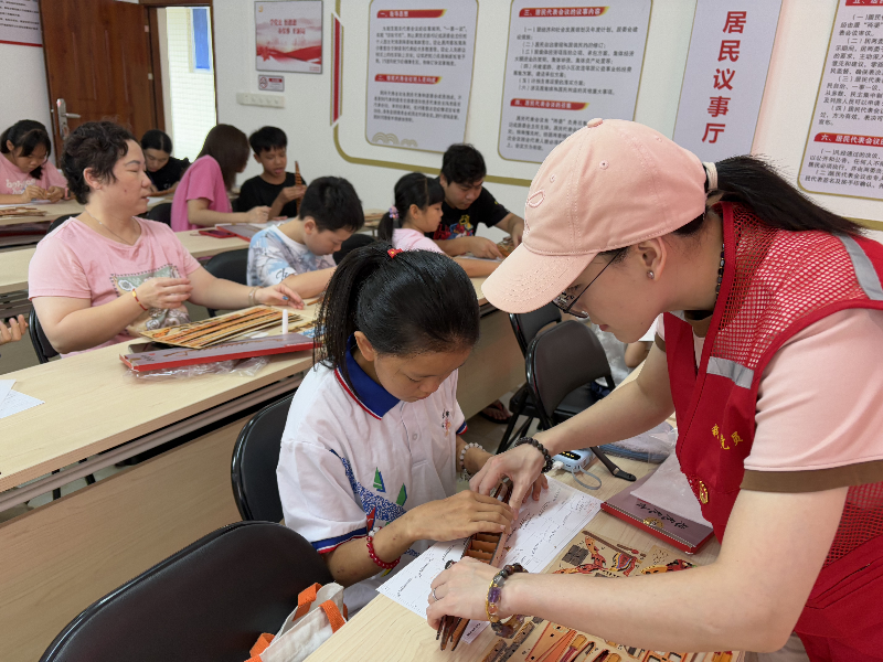 东沙街：南漖社区开展龙舟文化传承活动3.png