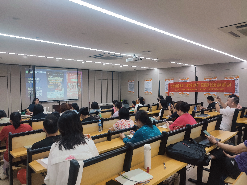老师现场授课.jpg