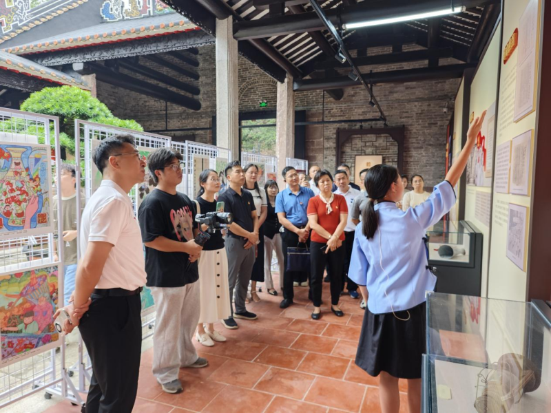 中南街：赓续薪火，童沐党恩——召开中南街道海南经济联社城中村“大党委”委员会议暨党建联席会议（组图1）.png