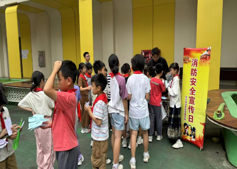 东沙街：筑牢安全防线——金宇社区开展“平安六一，童心同行”游园活动暨安全知识竞赛3.png