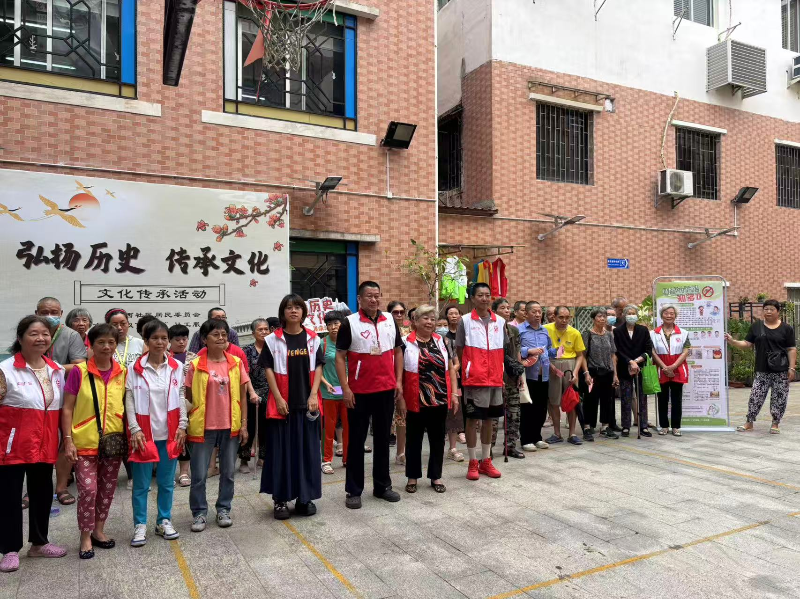 图：志愿服务活动现场大合照.png
